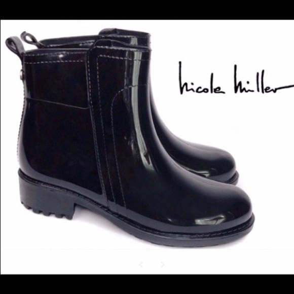Nicole Miller Shiny Patent Leather Ankle Rain Boots (size 6)🌹 - Picture 9 of 13